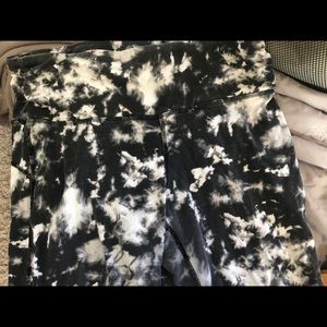 Xersion Black and White Tie Dye Fitted Leggings
